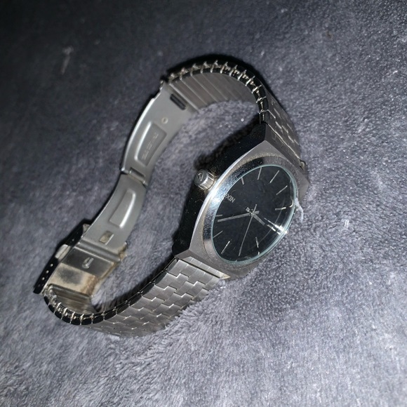Nixon Wristwratch - Picture 2 of 4